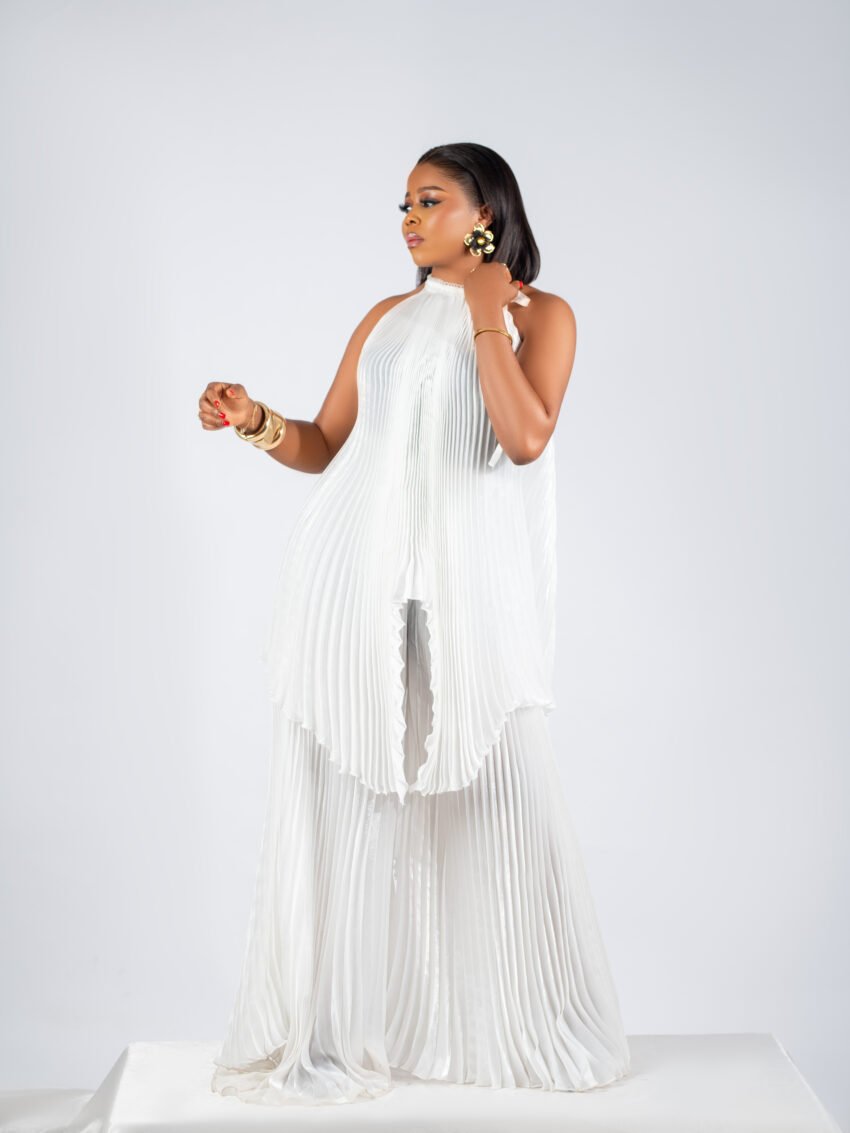 LYRA Pleated Set – White (4)